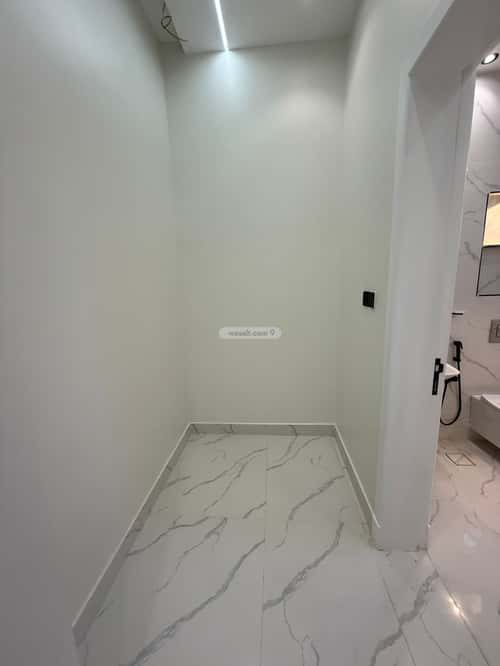 5 bedroom floor in Al Janadriyah 12