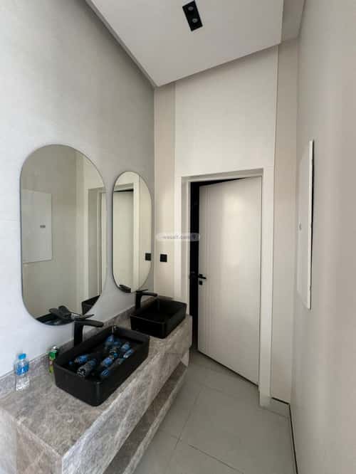 6 bedroom apartment in Al Janadriyah 2