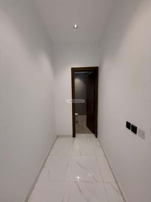 5 bedroom floor in Al Janadriyah 2