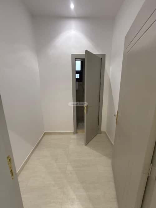 4 bedroom apartment in Al Bayan, Riyadh 7
