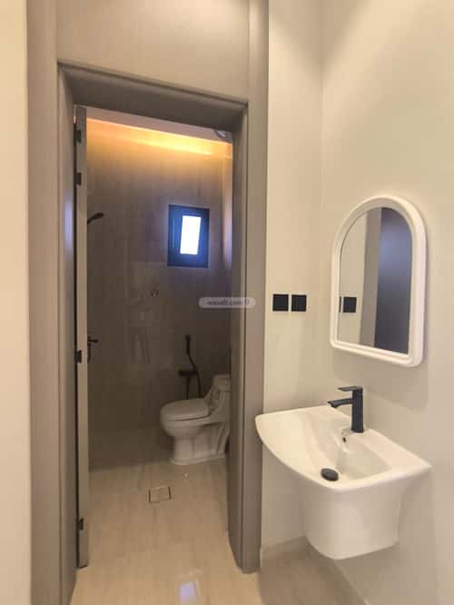 5 bedroom villa in Al Janadriyah 15
