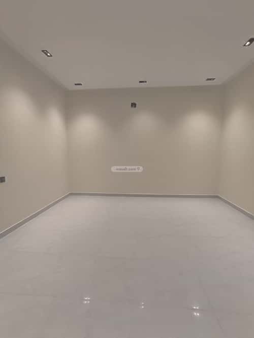 5 bedroom villa in Al Janadriyah 8
