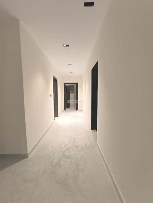 5 bedroom villa in Al Janadriyah 18