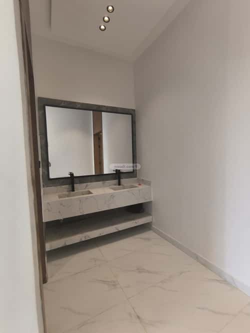 5 bedroom floor in Al Janadriyah 4