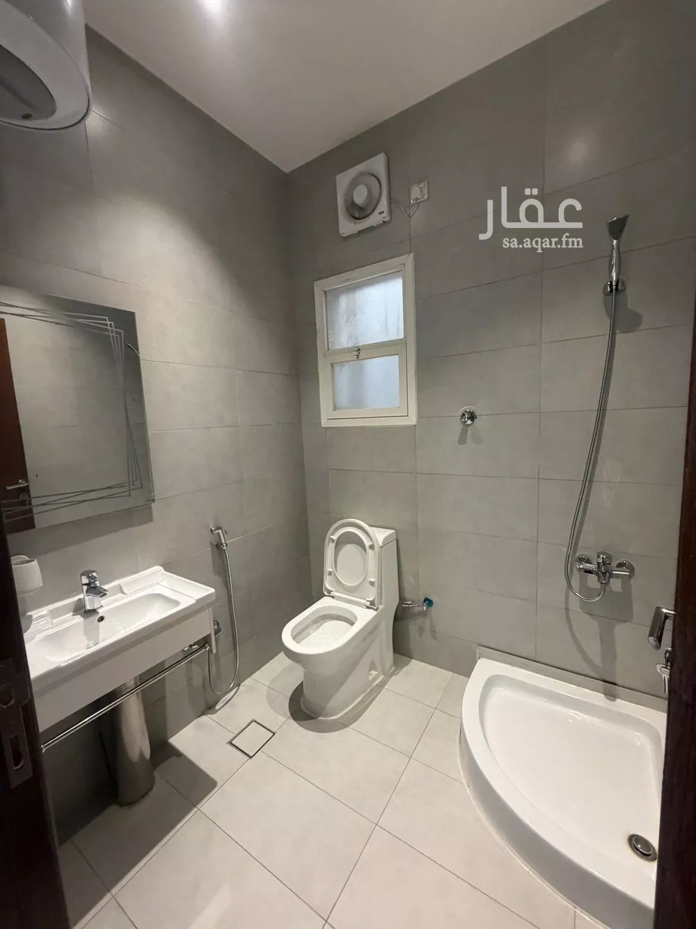 3 bedroom apartment in Al Malqa 7