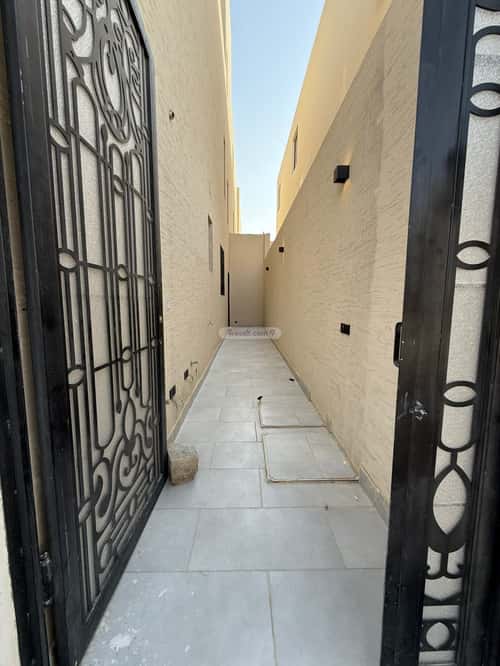 5 bedroom floor in Al Janadriyah 4