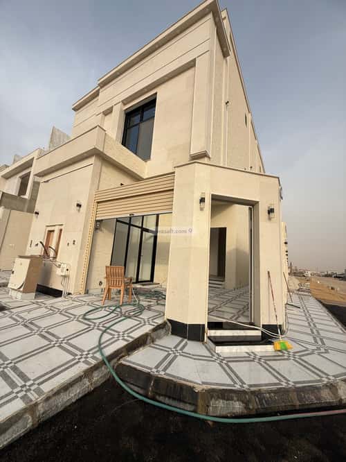 5 bedroom floor in Al Janadriyah 8