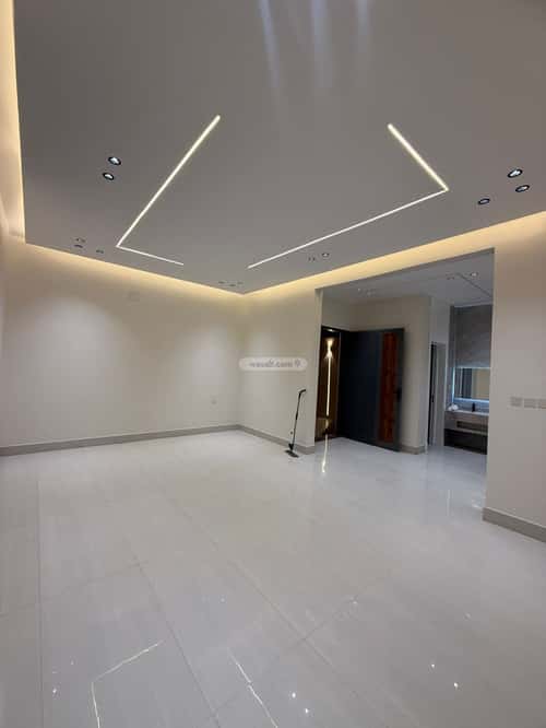 5 bedroom floor in Al Janadriyah 9