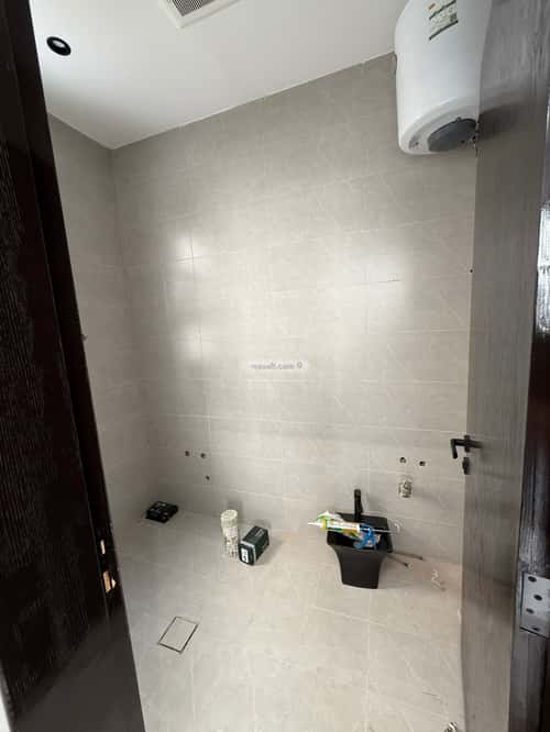 5 bedroom floor in Al Janadriyah 4