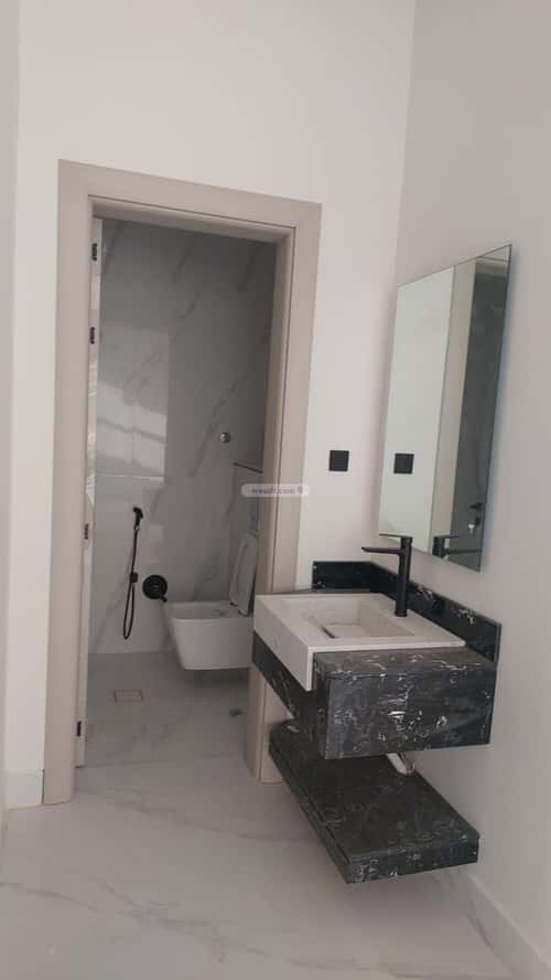 فيلا 7 غرف في العوالي 1