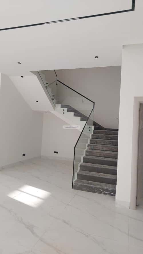 فيلا 7 غرف في العوالي 3