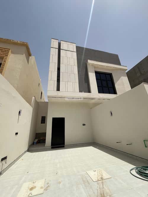 4 bedroom floor in Al Janadriyah 9