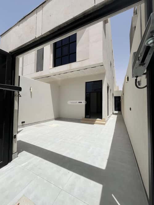 4 bedroom floor in Al Janadriyah 2