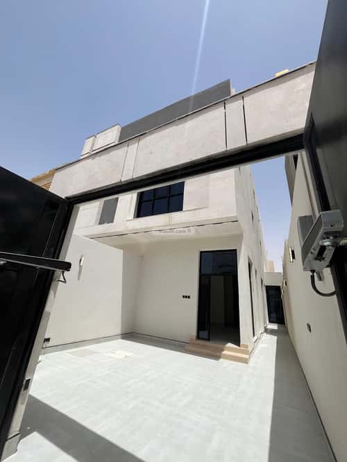 4 bedroom floor in Al Janadriyah 11