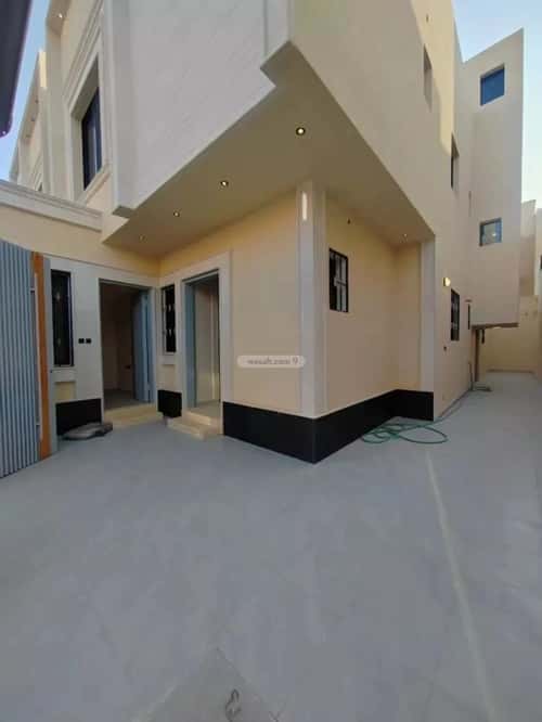 5 bedroom villa in Al Uraija Al Gharbi, Riyadh 11