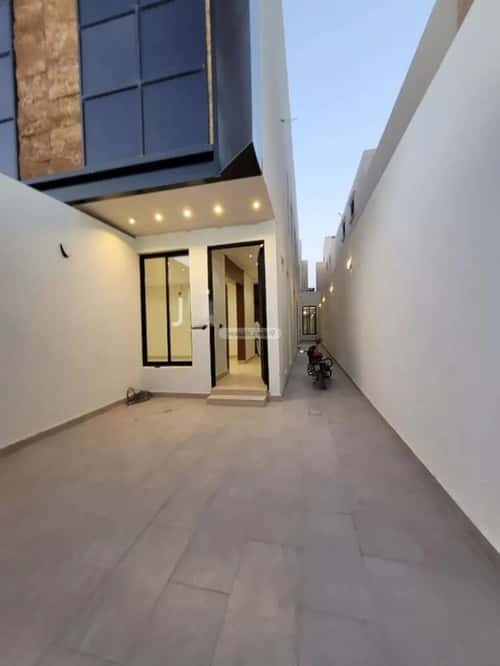 3 bedroom floor in Tuwaiq 10