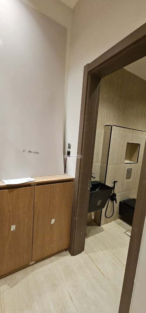 4 bedroom floor in Al Janadriyah 17