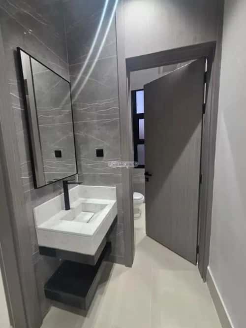 فيلا 8 غرف في العريجاء الغربي 10