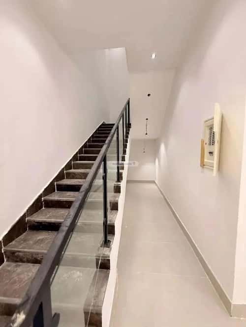 فيلا 5 غرف في عكاظ 5