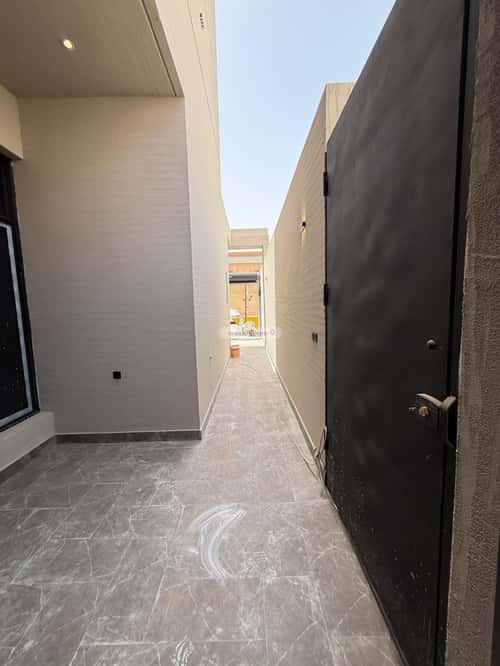 5 bedroom villa in Al Yarmouk 9