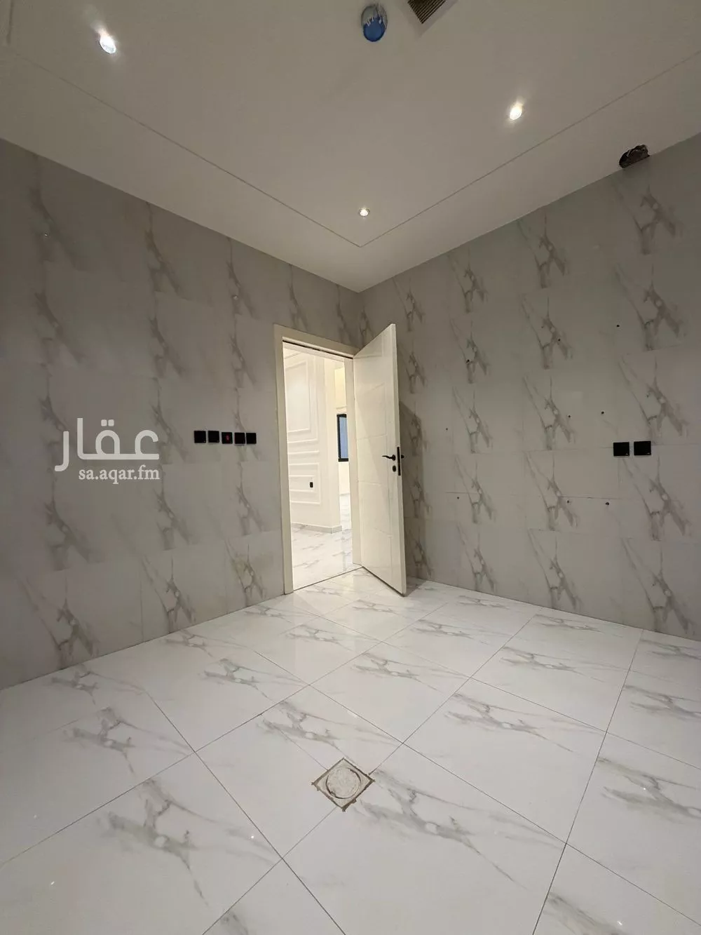 4 bedroom apartment in Dhahrat Namar 10