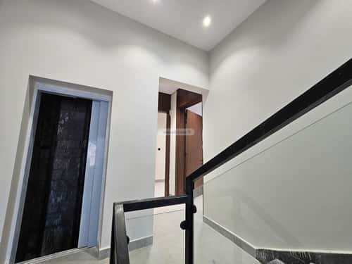 4 bedroom floor in Ishbiliyah 9