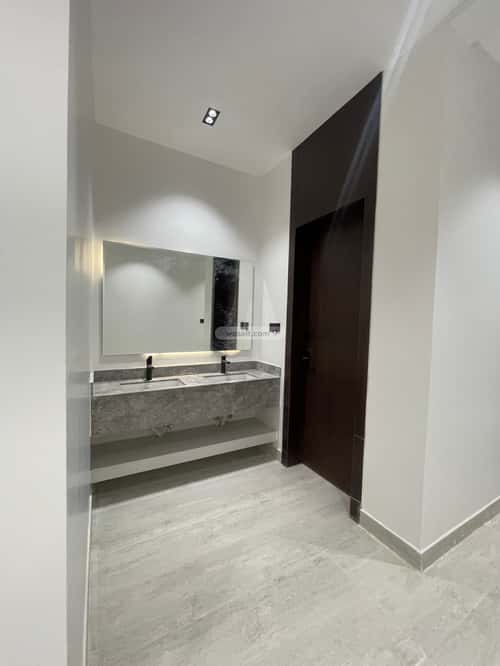 5 bedroom floor in Al Janadriyah 2