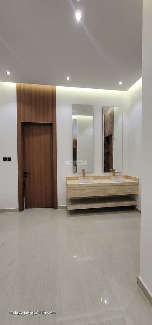 6 bedroom villa in Al Janadriyah 3