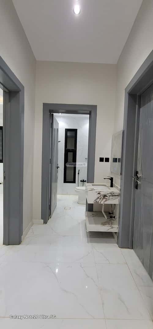 5 bedroom villa in Al Janadriyah 2