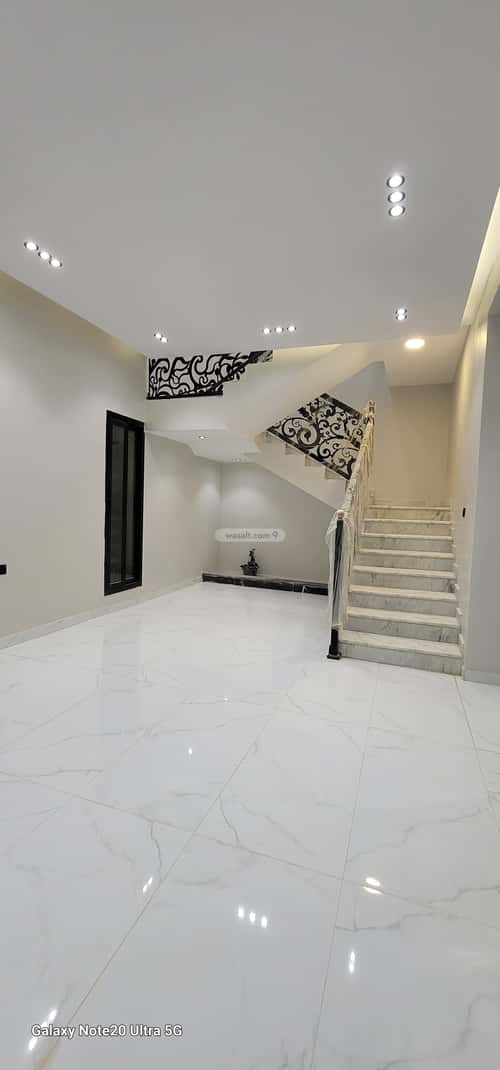 5 bedroom villa in Al Janadriyah 3