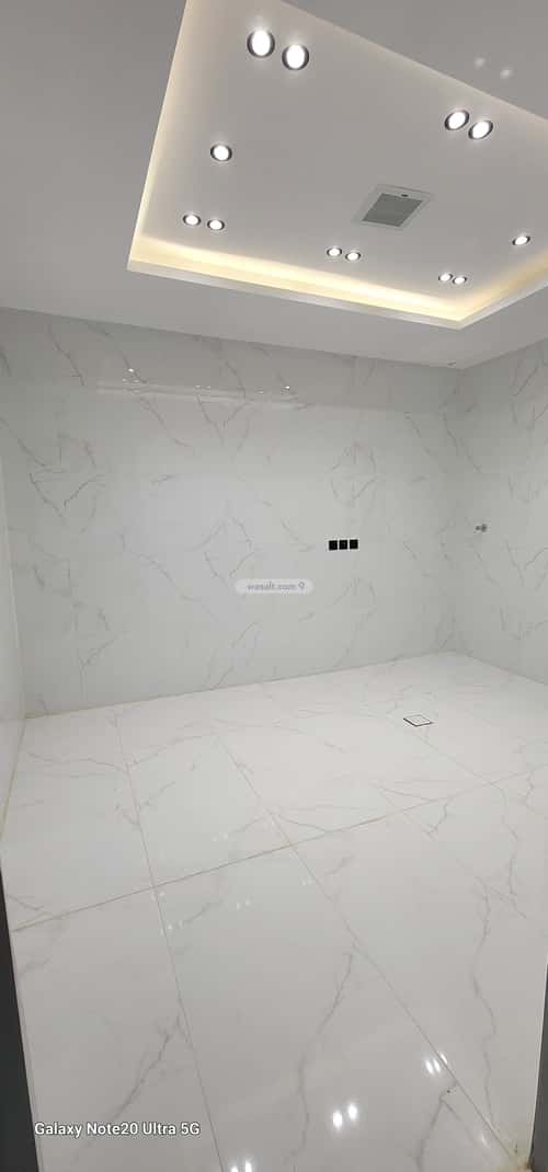 5 bedroom villa in Al Janadriyah 4