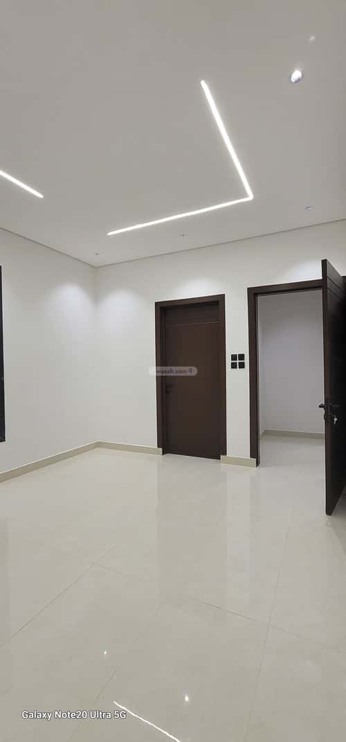 6 bedroom villa in Al Janadriyah 12