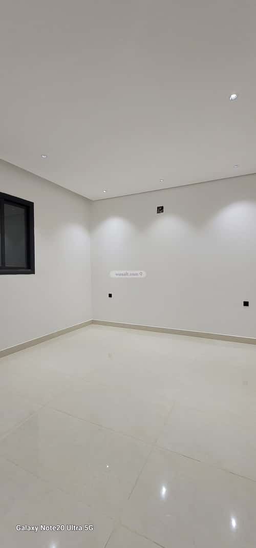 6 bedroom villa in Al Janadriyah 4