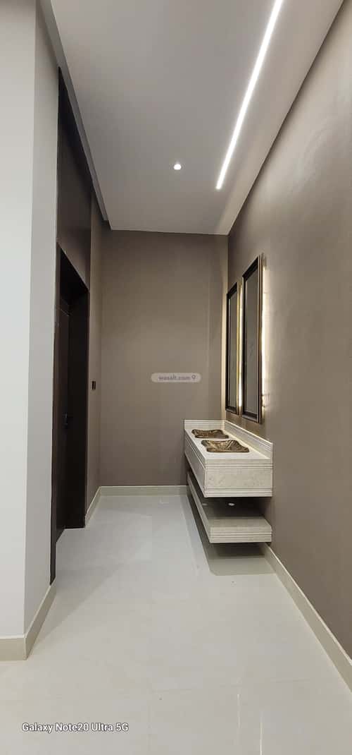 6 bedroom villa in Al Janadriyah 10