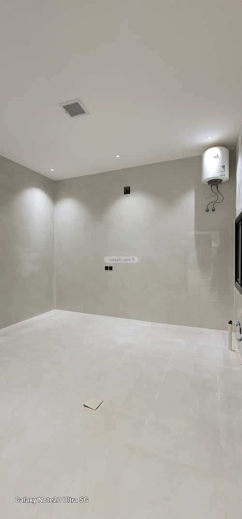 6 bedroom villa in Al Janadriyah 16