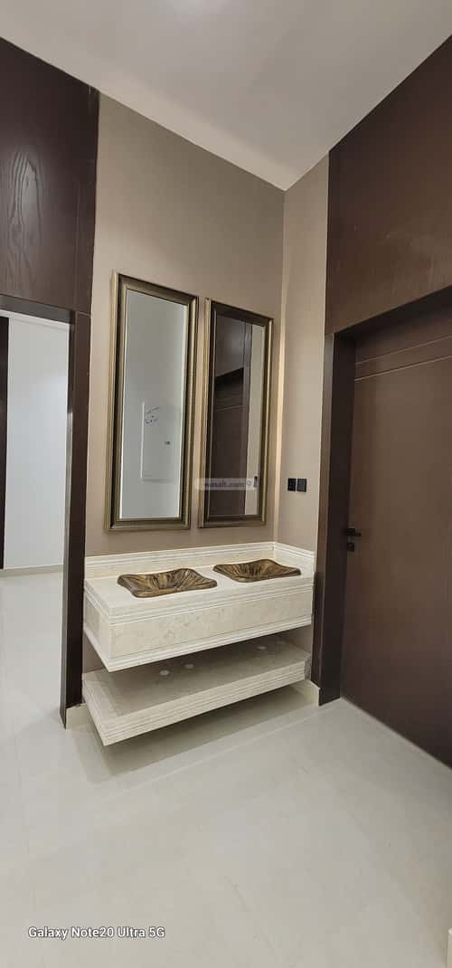 6 bedroom villa in Al Janadriyah 18