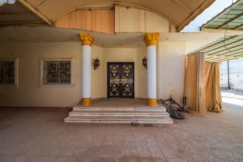 5 bedroom villa in Al Awali 11