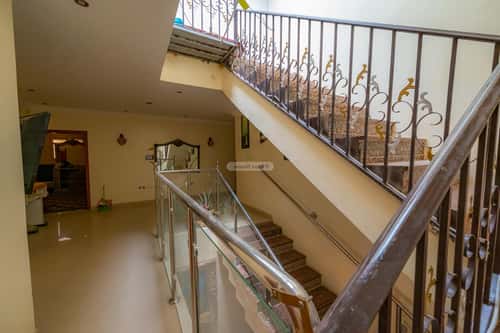 5 bedroom villa in Al Awali 4