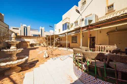 5 bedroom villa in Al Awali 7