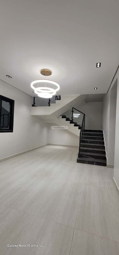 فيلا 5 غرف في الجنادرية 3