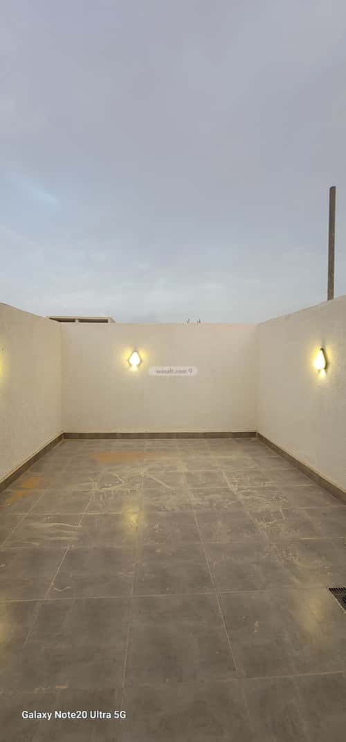 5 bedroom villa in Al Janadriyah 9