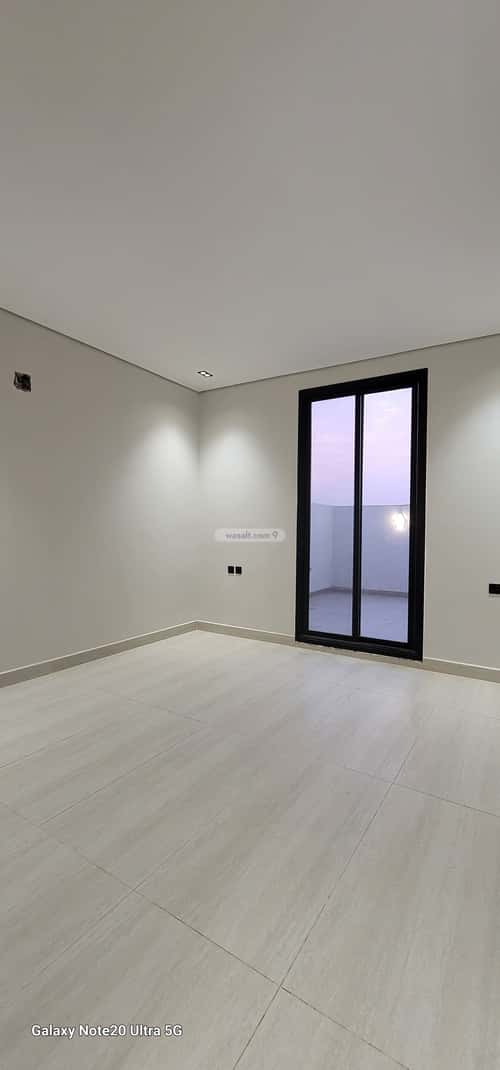 5 bedroom villa in Al Janadriyah 11