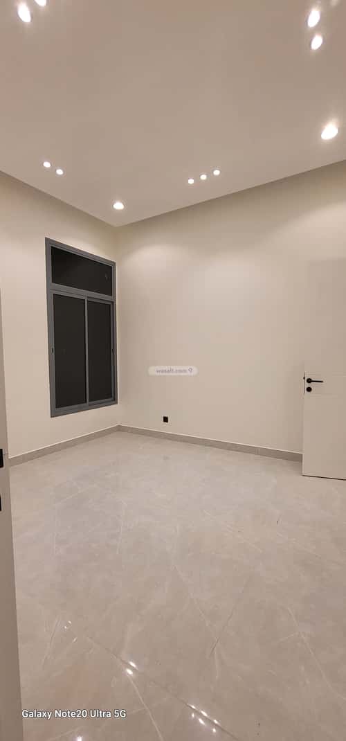 5 bedroom floor in Al Janadriyah 3