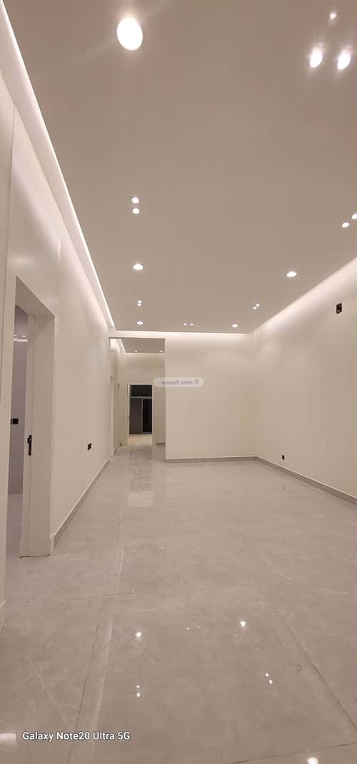5 bedroom floor in Al Janadriyah 9