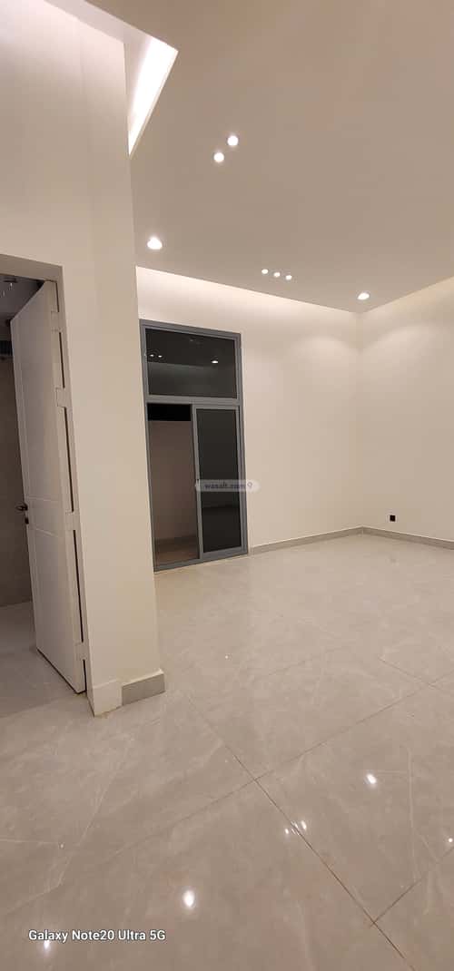 5 bedroom floor in Al Janadriyah 6