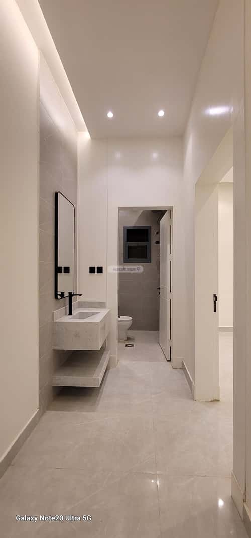 5 bedroom floor in Al Janadriyah 11
