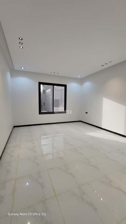 5 bedroom floor in Al Janadriyah 2