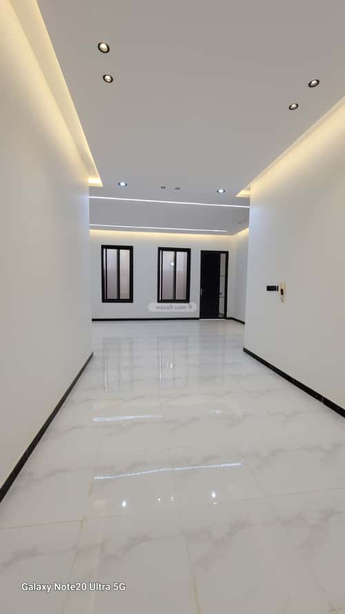 5 bedroom floor in Al Janadriyah 9