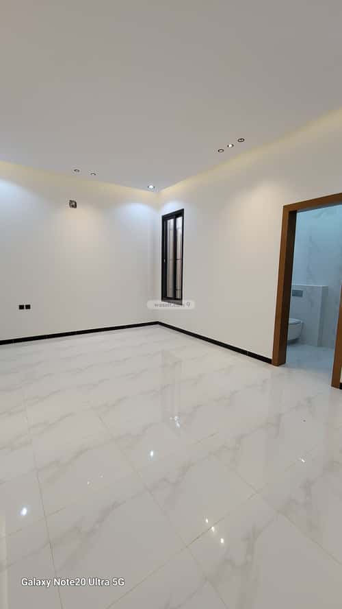 5 bedroom floor in Al Janadriyah 13