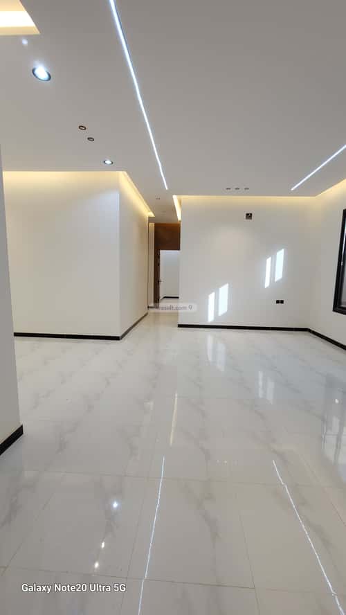 5 bedroom floor in Al Janadriyah 3